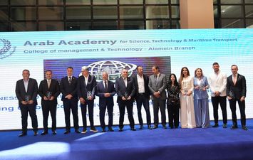 أعمال الدورة الأولى للمجلس الاستشاري للأعمال والتعاون الدولي بكلية الإدارة والتكنولوجيا 