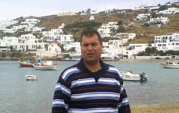انهيار أسرة الطباخ البورسعيدي ضحية حادث سفينة البحر الأسود عقب علمهم بفقدانه