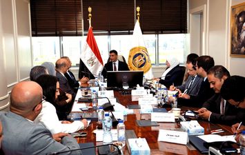 اجتماع وزير الصناعة 
