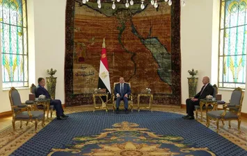 الرئيس السيسي يستقبل نبيل فهمي
