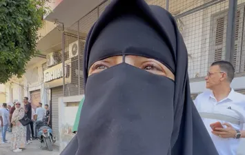 "السند البديل" جدة تدعوا لحفيدتها امام احدى لجان الثانوية العامة ببورسعيد: " أنا أمها و ابوها و كل حاجة فى حياتها