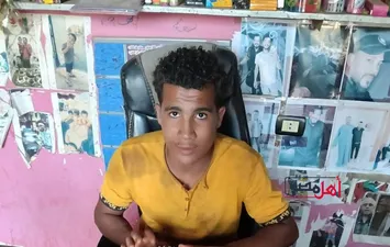 الشاب والتمساح