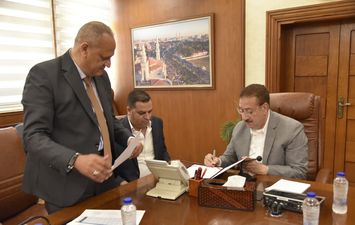  بورسعيد يعتمد نتيجة الشهادة الإعدادية بنسبة نجاح ٧٩.٢٪ و يجري اتصالاً هاتفياً بالأول و الأول مكرر 