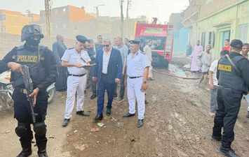 تفقد مدير أمن أسيوط لموقع الحريق