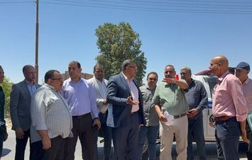 تفقد موقع إنشاء مدرسة جديدة 