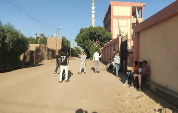 جانب من الطلاب أمام اللجان 