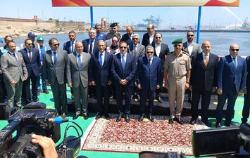 رئيس هيئة قناة السويس ومحافظ بورسعيد يشهدان افتتاح كوبرى النصر العائم 2 للربط بين مدينتي بورسعيد وبورفؤاد