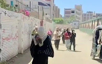 طلاب الشهادة الإعدادية 