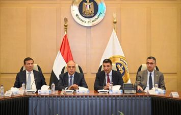 لجنة مشتركة من 4 وزارات