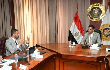 لقاء وزير الصناعة وشركة التوكل الكهربائية جيلا
