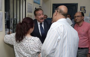 محافظ بورسعيد يتابع مستوى الخدمة الطبية بوحدة طب أسرة &ldquo;المناخ 1&rdquo;