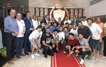 محافظ بورسعيد  يقرر صرف مكافاه ماليه للاعبي المصرى  تقديرا  للإنجاز التاريخي 