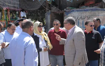 محافظ قنا