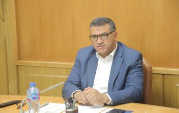 محافظ قنا