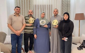 مراسل أهل مصر مع أسره اللاعب محمد علاء لاعب المنتخب المصري 