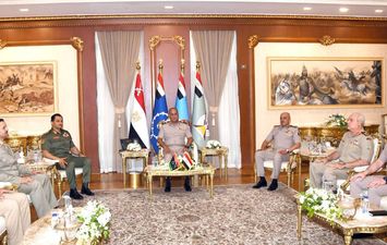 وزير الدفاع 