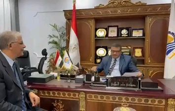 محافظ قنا