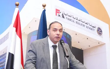 الدكتور إسلام عزام رئيس الهيئة العامة للرقابة المالية