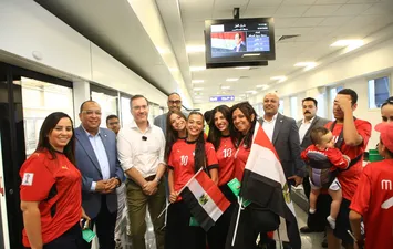 السفير البريطاني بالقاهرة يتفقد مونوريل شرق النيل