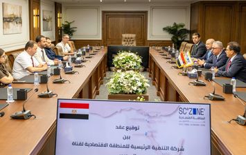 قناة السويس 