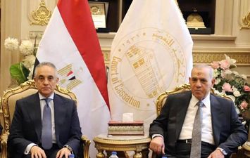 وزير العدل يهنئ مجلس القضاء الأعلى بتشكيله الجديد