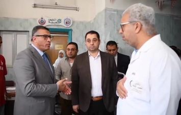 محافظ قنا فين الدكاترة 