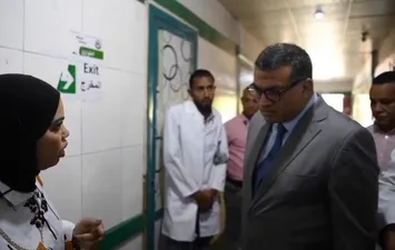 المواطنه مع محافظ قنا