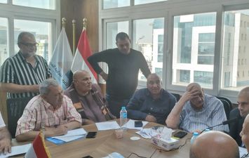 اثناء اجتماع شعبة المخابز مع مسئول شركة سمارت 