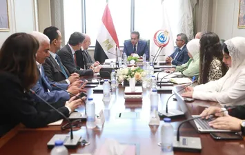اجتماع وزير الصحة