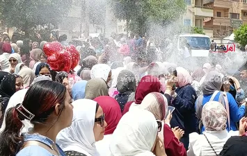 طلاب الثانوية العامة بعد نهاية امتحانات الدور الأول