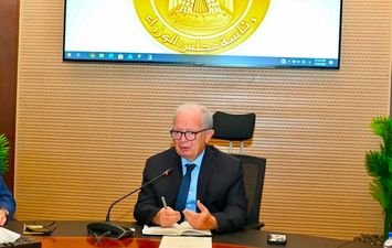 الدكتور حسين عيسى نائب رئيس مجلس الوزراء للشؤون الاقتصادية