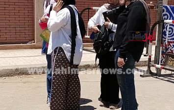 بكاء طالبات الثانوية العامة بكفر الشيخ عقب امتحان الكيمياء 