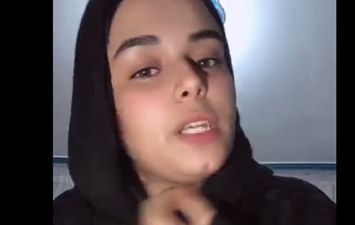 تدى فتاة الغربية
