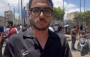 "حرام عليكم.. ترضوا ولادكم يحصل فيهم كده؟".. طلاب الثانوية العامة ببورسعيد يشتكون من صعوبة امتحان الكيمياء