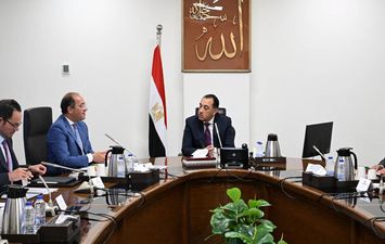 رئيس الوزراء ووزير المالية