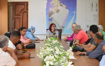 رئيس  مدينة بورفؤاد: توحيد أسعار الشمسيات وكراسي البحر منعًا لاستغلال المصطافين