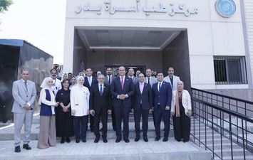 رئيس هيئة الرعاية الصحية يفتتح مركز طب أسرة بدر بالإسماعيلية 