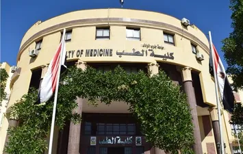 كلية الطب بقنا