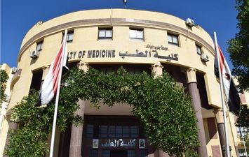كلية الطب بقنا