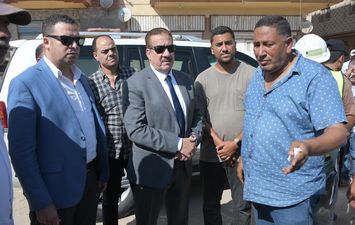 محافظ بورسعيد يتابع أعمال رفع مخلفات الهدم والرتش بمنطقة القابوطي 