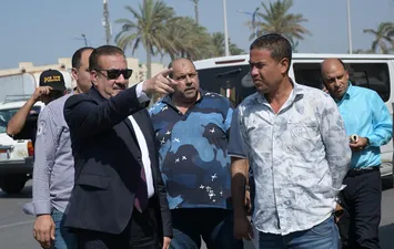 محافظ بورسعيد يشدد على الحفاظ على نظافة الشوارع 