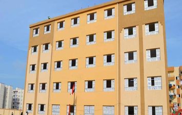 محافظ بورسعيد يصدق على فتح فصول ثانوية للبنات بمدرسة الشهيد محمد الحسيني  تلبيةً لمطالب أولياء الأمور