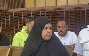 والدة &laquo;عروس بورسعيد&raquo; أمام المحكمة: &laquo;شهد آخر واحدة شوفتها مع بنتي قبل اختفائها ووفاتها&raquo;