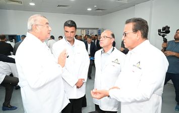 وزراء الصحة والصناعة وتالاستثمار 
