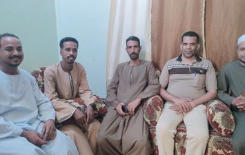 لقاء مع والد العروس والعريس بقنا