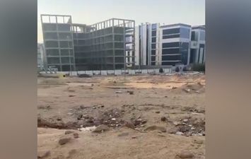 مواطن دمياطي يستغيث بسبب تأخر تسليم وحدات مشروع Business Complex 