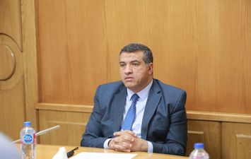محافظ قنا