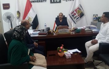 اللقاء 