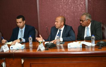  اللقاءات الدورية مع الغرف الصناعية