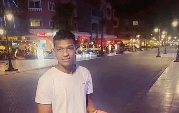 الشاب 